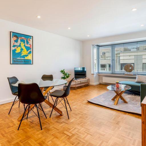 Fantastically Located Modern Apartment With Garage Available 오스텐드 외부 사진